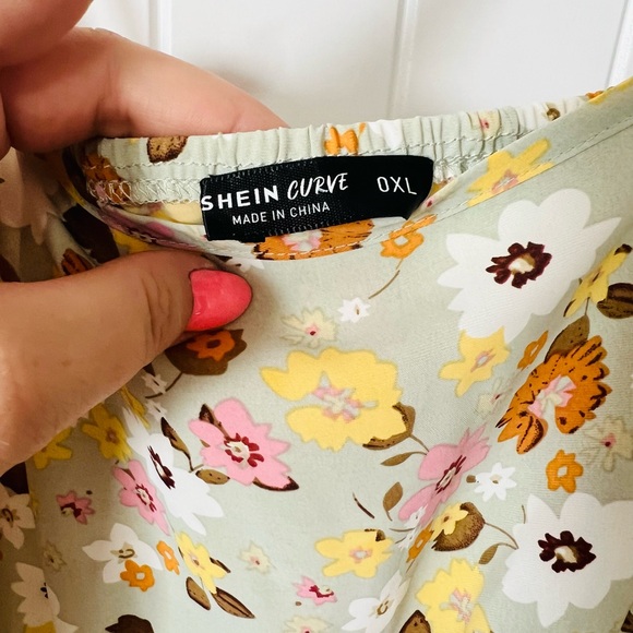 Super cute shin length dress. adjustable straps. NWOT. floral print. lightweight - Picture 3 of 3